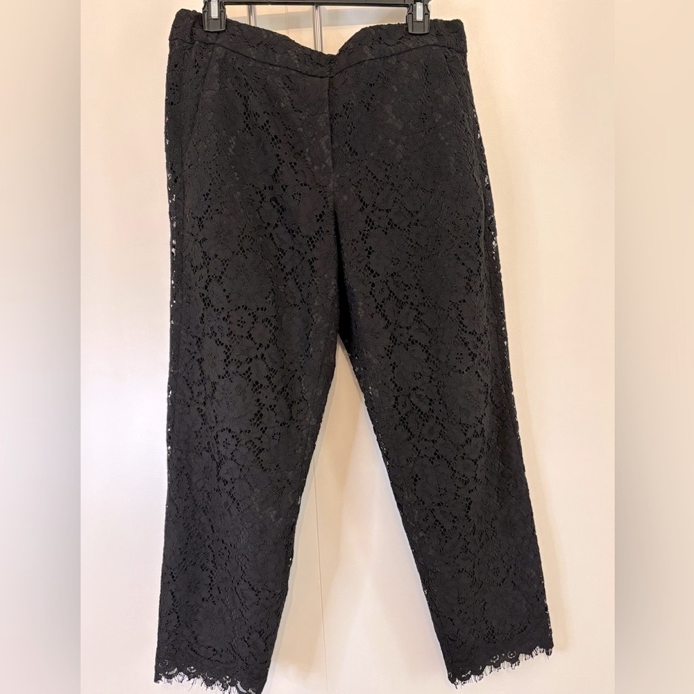 Ann Taylor Black Lace Crop Pants with pockets. Size 8/10